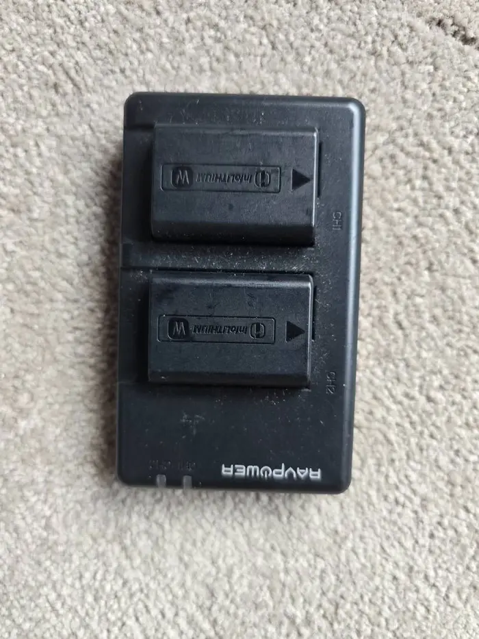 RAVPower Dual Charger + 2× Sony NP-FW50 Batteries