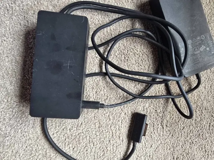 Microsoft Surface Dock (1st gen, 1661) + Power Supply