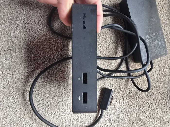 Microsoft Surface Dock (1st gen, 1661) + Power Supply