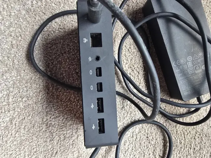 Microsoft Surface Dock (1st gen, 1661) + Power Supply