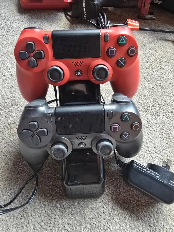 PS4 DualShock 4 Controllers + Charging Dock